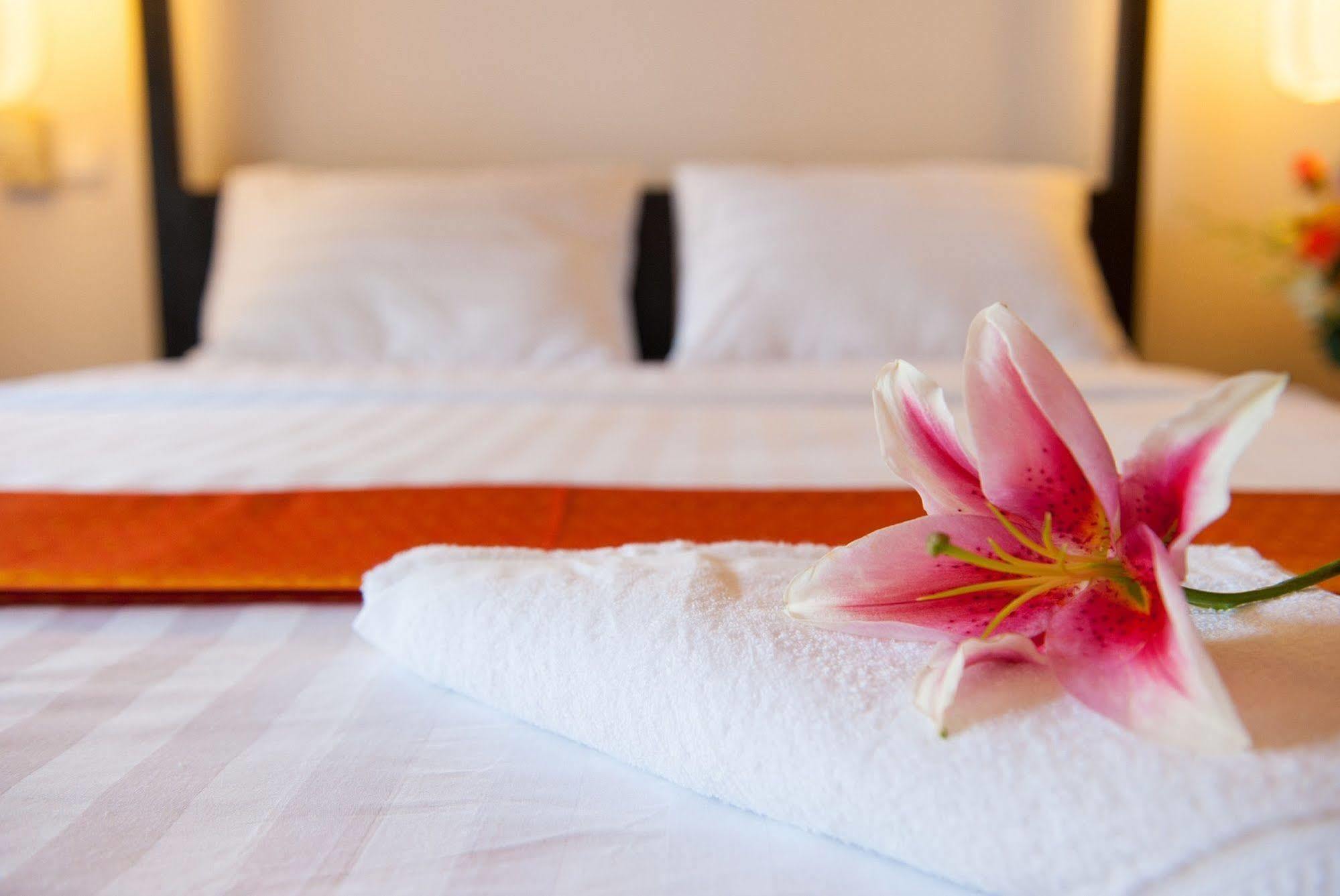 Villa Silk Road Hotel بنوم بنه المظهر الخارجي الصورة